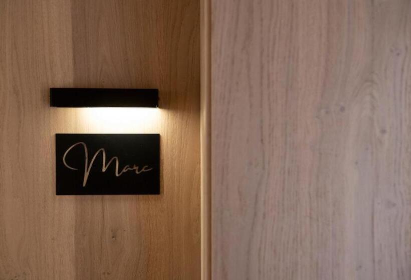 سوییت سوپریور, Naudi Boutique Adults Only