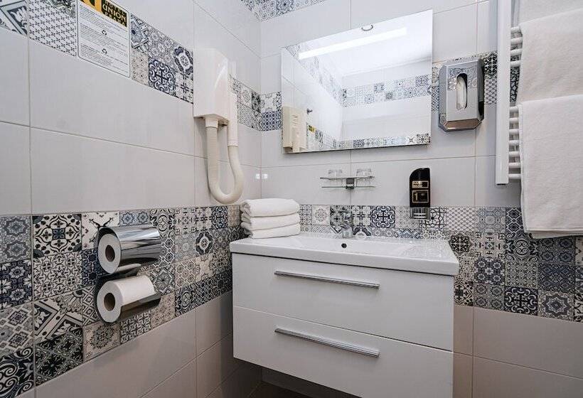 اتاق استاندارد سه نفره, Union Hotel Prague