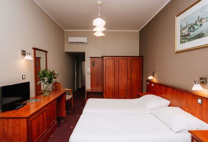اتاق استاندارد سه نفره, Union Hotel Prague