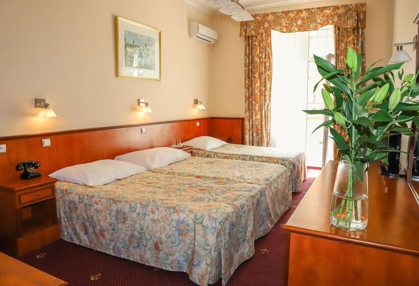 اتاق استاندارد سه نفره, Union Hotel Prague