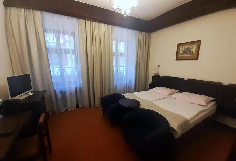 اتاق استاندارد, Dwór Polski