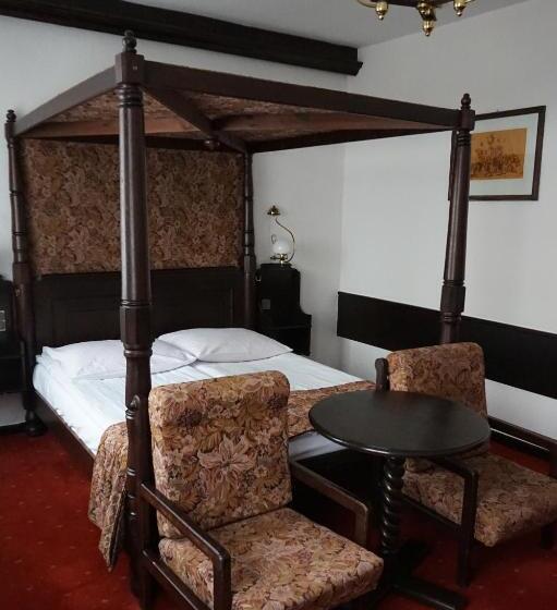 اتاق استاندارد, Dwór Polski