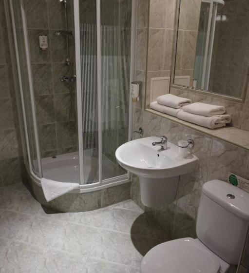 اتاق استاندارد, Dwór Polski