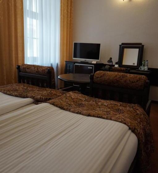 اتاق استاندارد, Dwór Polski