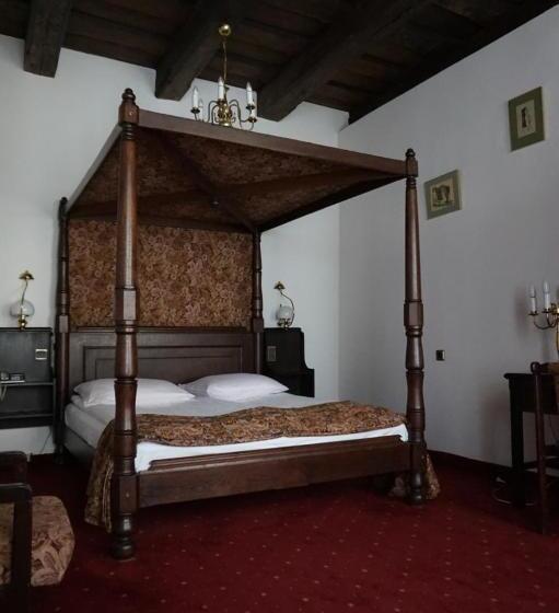 سوییت خانوادگی, Dwór Polski