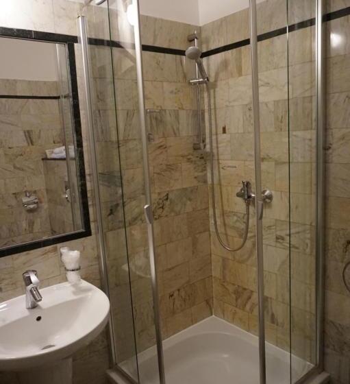 سوییت خانوادگی, Dwór Polski