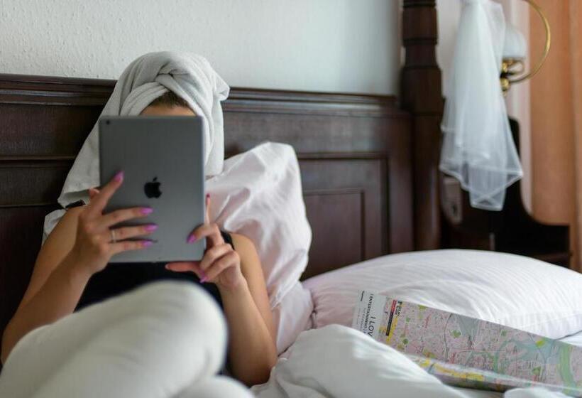 اتاق سوپریور, Dwór Polski