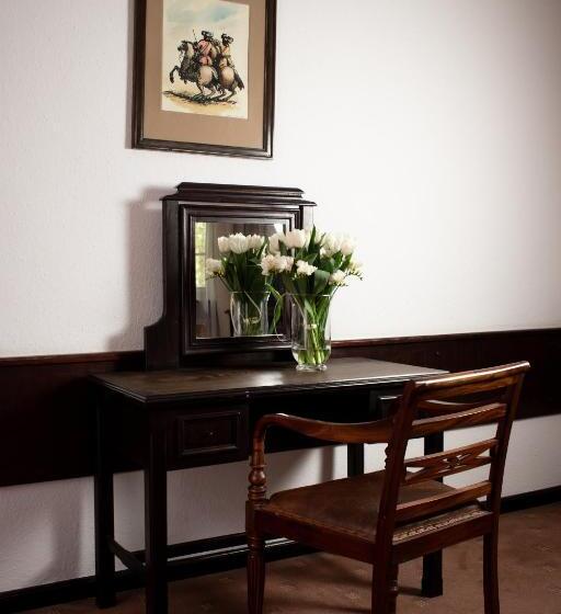 اتاق سوپریور, Dwór Polski