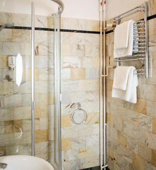 اتاق سوپریور, Dwór Polski