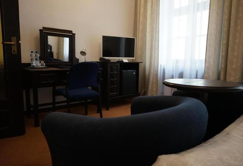 اتاق استاندارد, Dwór Polski