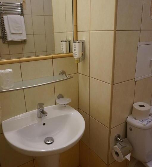 اتاق استاندارد, Dwór Polski