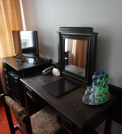 اتاق استاندارد, Dwór Polski