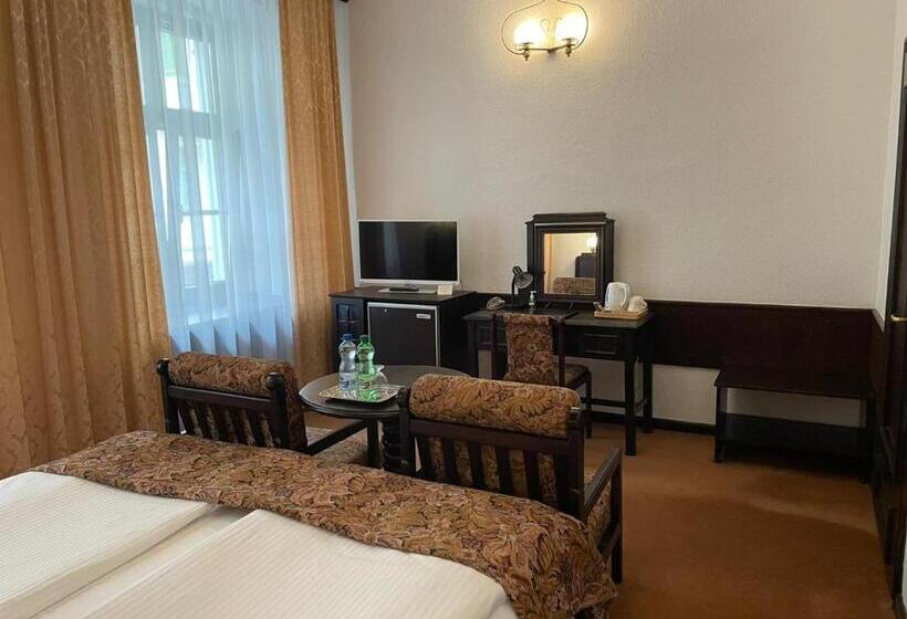 اتاق استاندارد, Dwór Polski