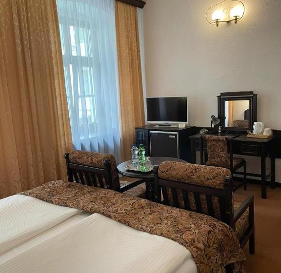 اتاق استاندارد, Dwór Polski