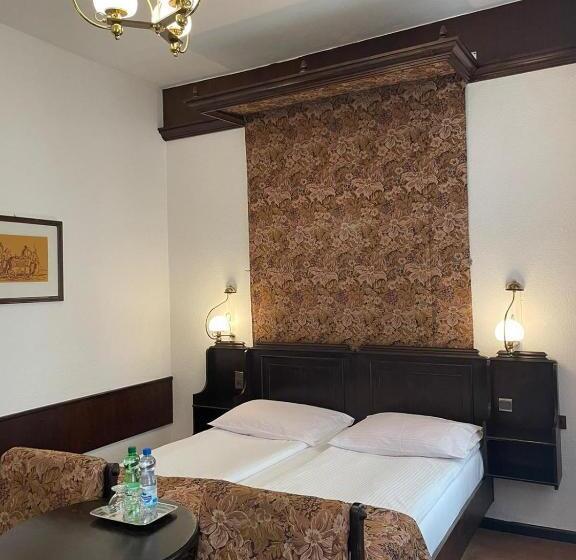 اتاق استاندارد, Dwór Polski