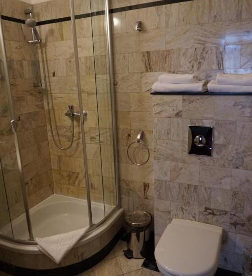 سوییت خانوادگی, Dwór Polski