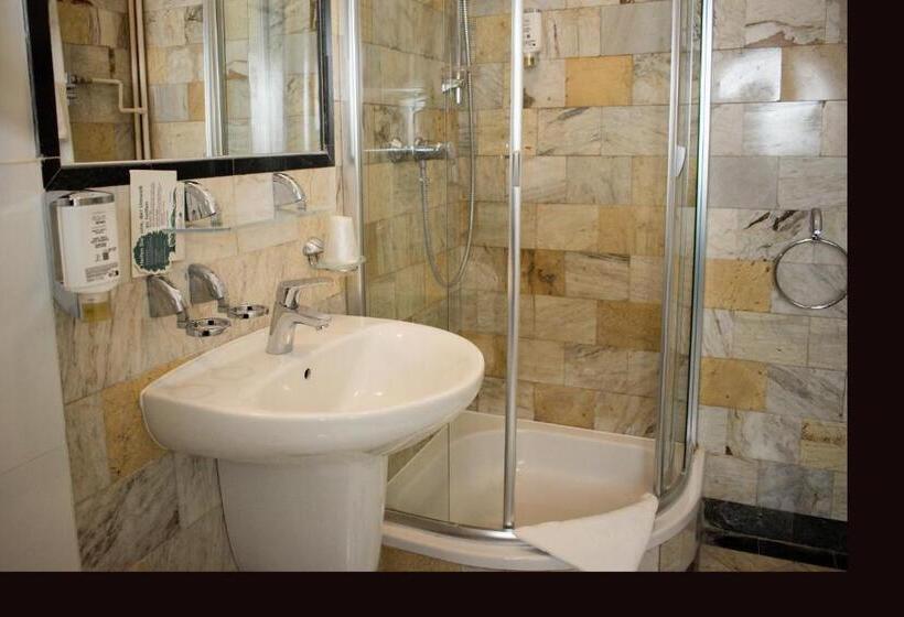 اتاق سوپریور, Dwór Polski