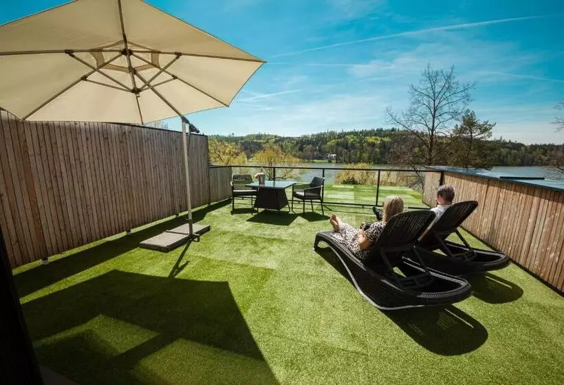 Quarto Estandar Vista Lago, Kras