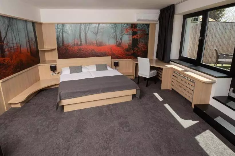 Quarto Estandar Vista Lago, Kras