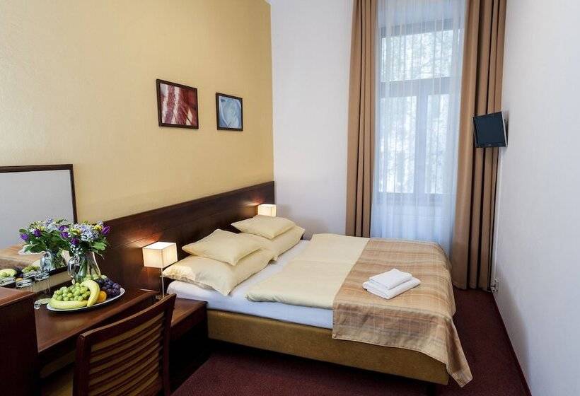 Quarto Estandar Individual, Petr