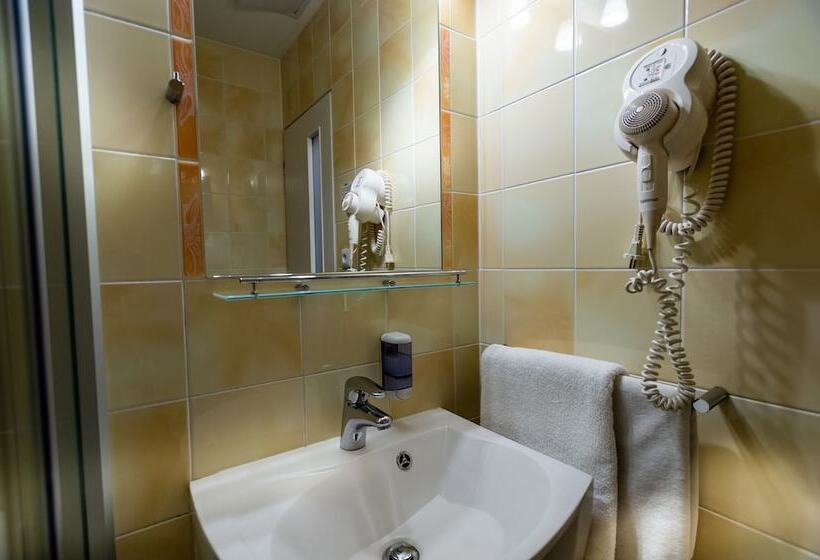 Quarto Estandar, Petr