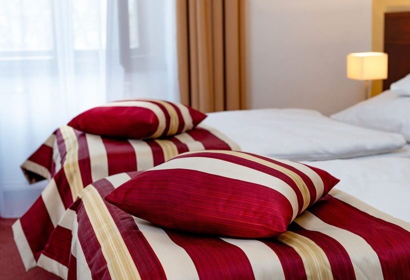 Quarto Estandar, Petr