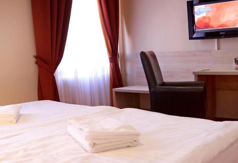 اتاق اکونومی, Stardust