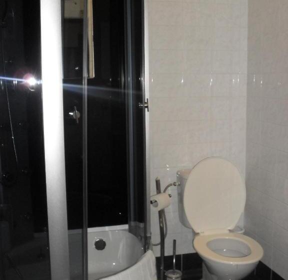 اتاق اکونومی, Stardust