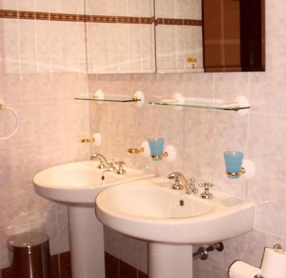 اتاق اکونومی, Stardust