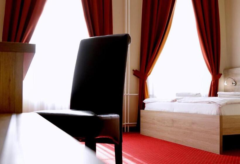 اتاق اکونومی, Stardust