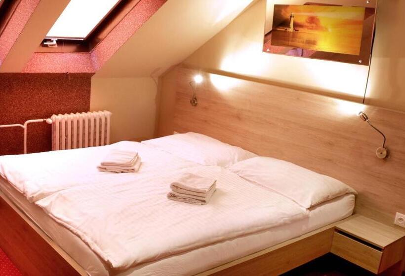 اتاق اکونومی, Stardust