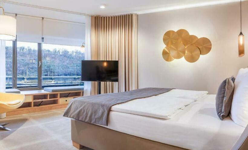 اتاق لوکس, The President