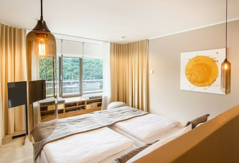 اتاق لوکس, The President