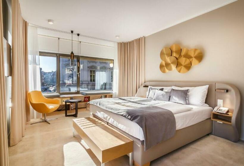 سوییت جونیور, The President