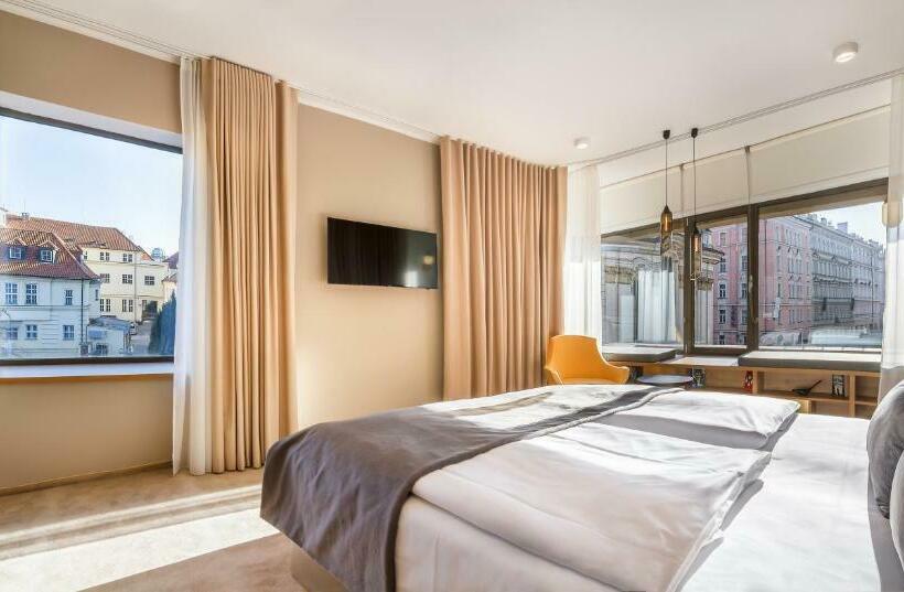 سوییت جونیور, The President