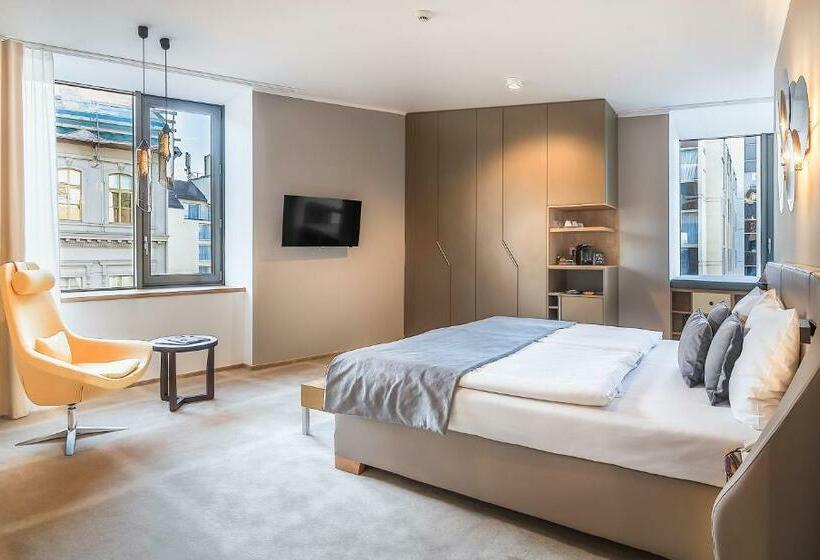 سوییت جونیور, The President