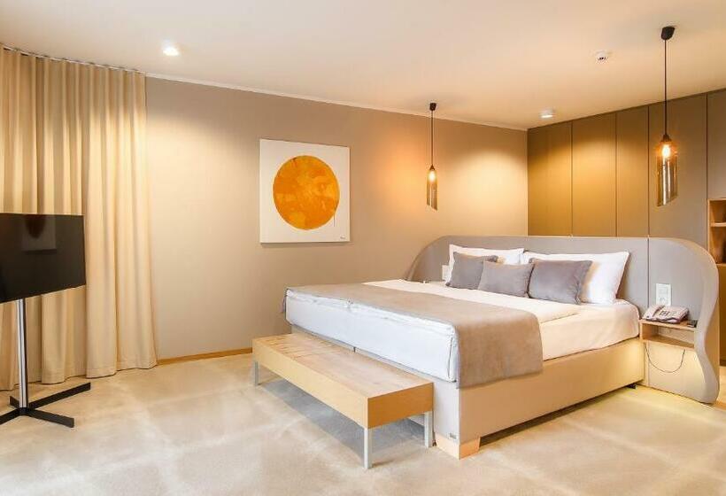 سوییت جونیور, The President