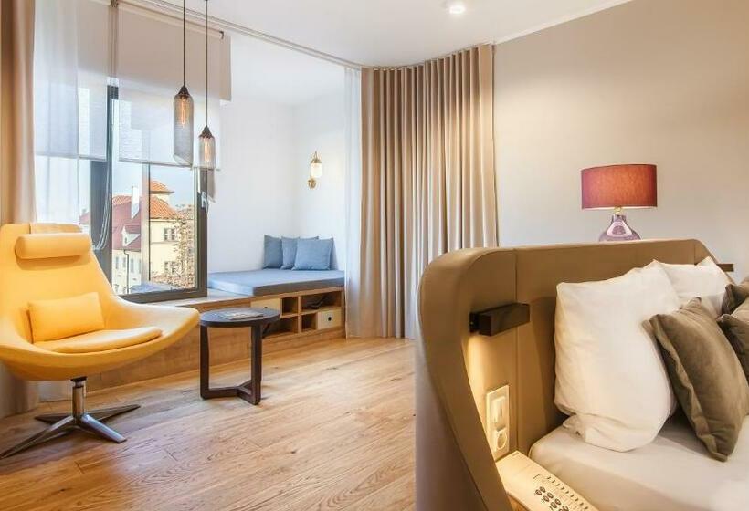 اتاق سوپریور, The President