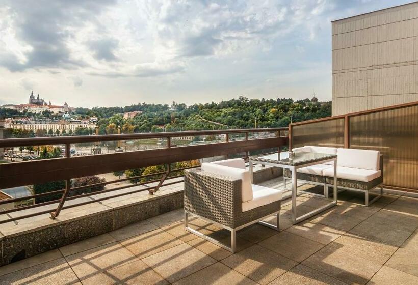 اتاق اجرایی با مشاهده, The President