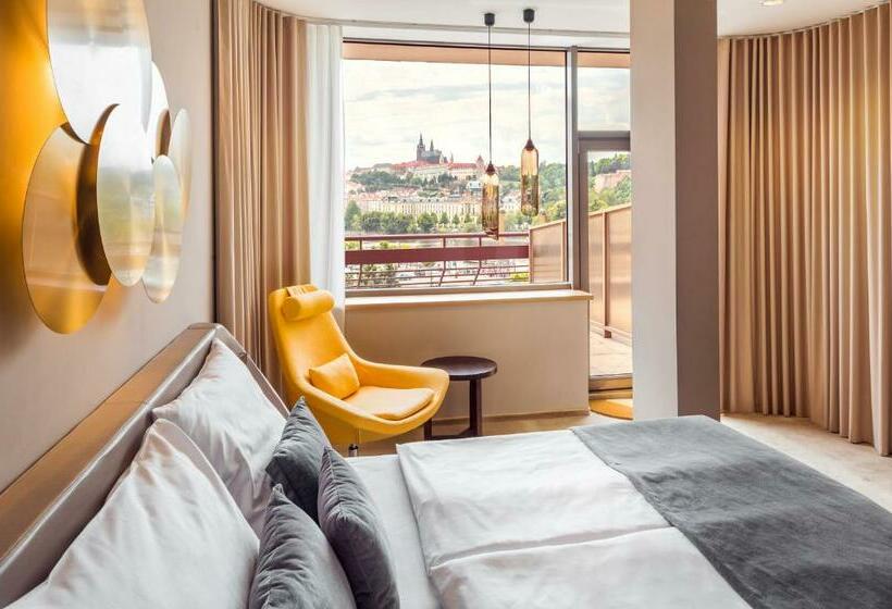 اتاق اجرایی با مشاهده, The President