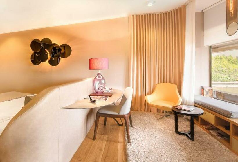 اتاق اجرایی با مشاهده, The President