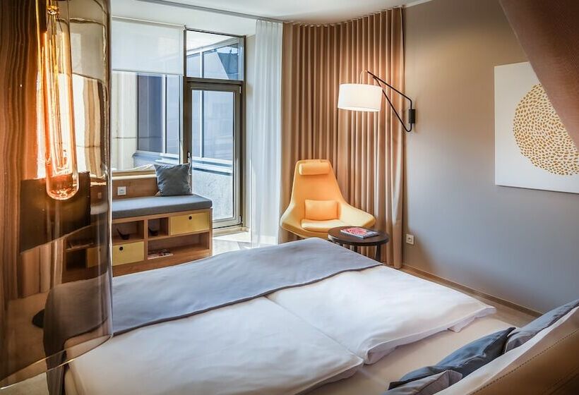 اتاق اجرایی با مشاهده, The President