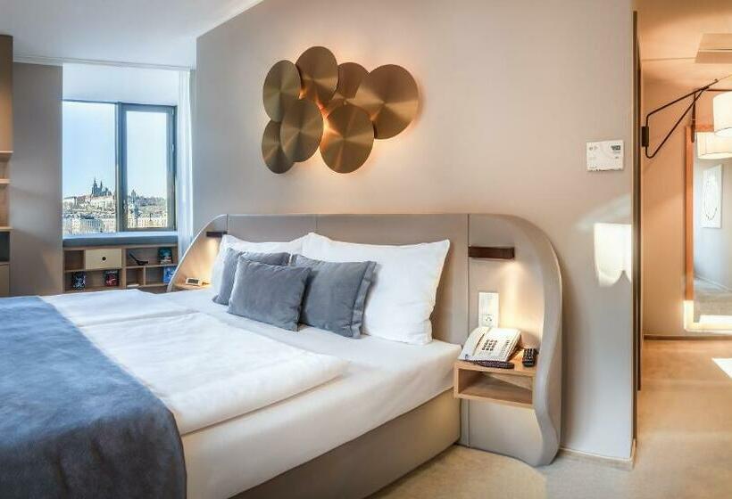 اتاق لوکس با چشمانداز, The President