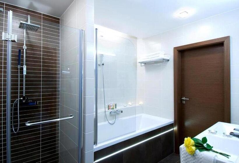 غرفة بيزنس, Turiec