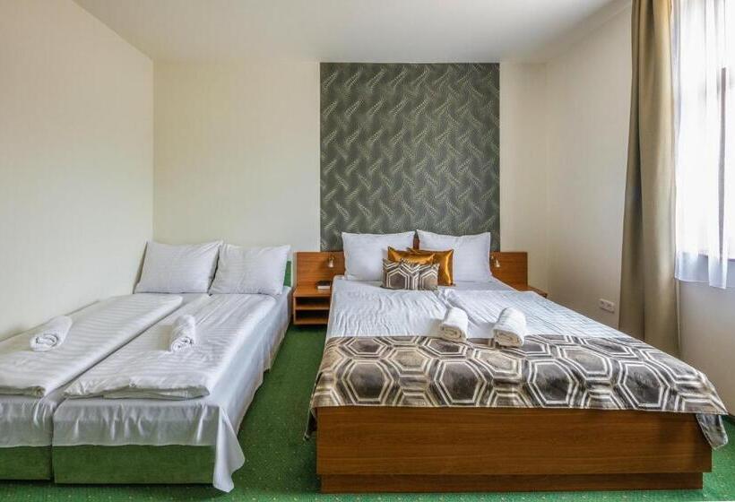 标准间, Anna Villa