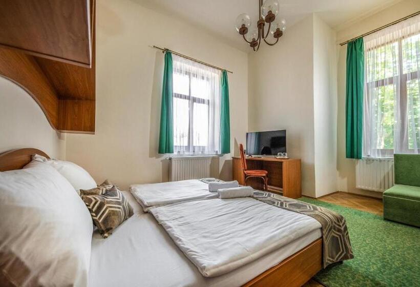 标准间, Anna Villa