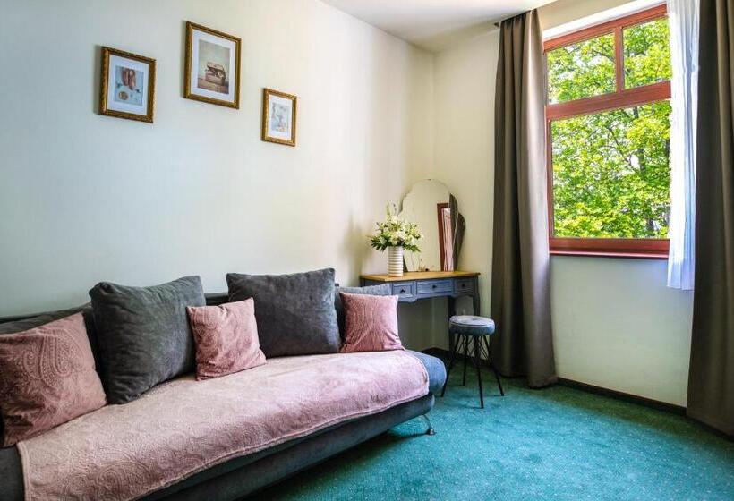 1 Bedroom Apartment Lake View, Anna Villa