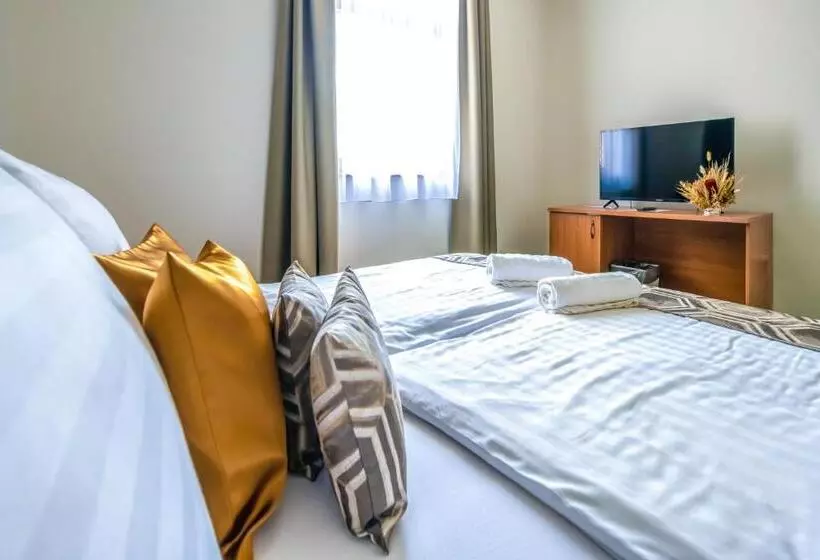 Economy Quadruple Room, Anna Villa