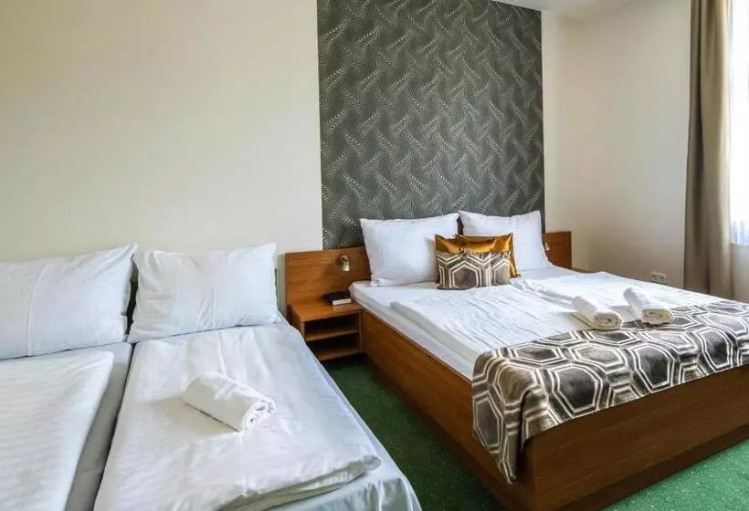 Economy Quadruple Room, Anna Villa