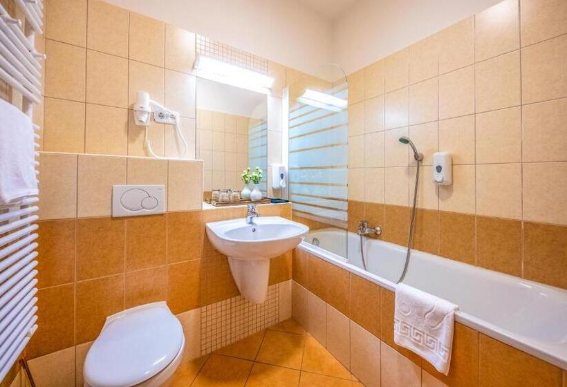 1 Bedroom Apartment Lake View, Anna Villa